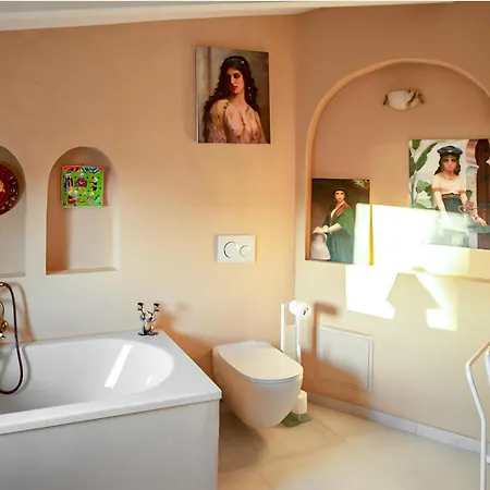 Villa With Swimming In Nice Hébergement de vacances *